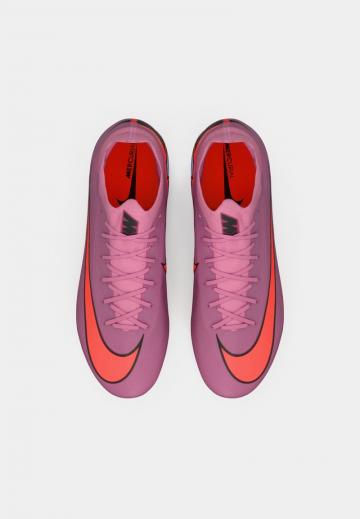 Футбольные бутсы