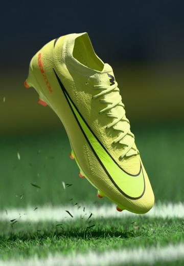 Футбольные бутсы