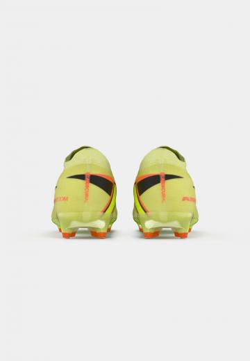 Футбольные бутсы