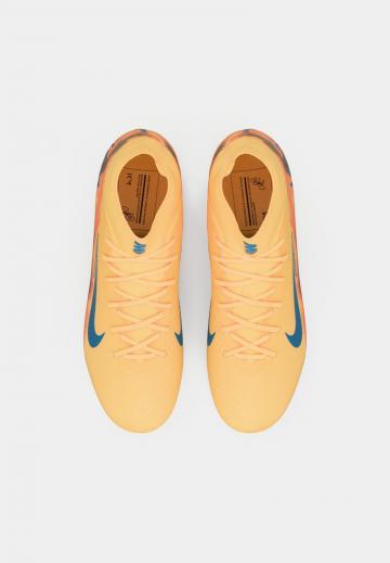 Футбольные бутсы