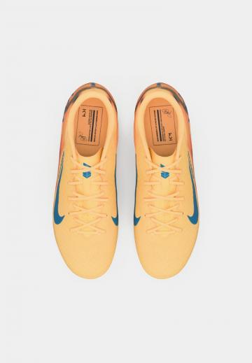 Футбольные бутсы