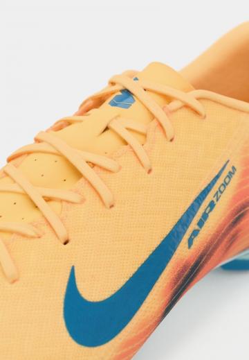 Футбольные бутсы