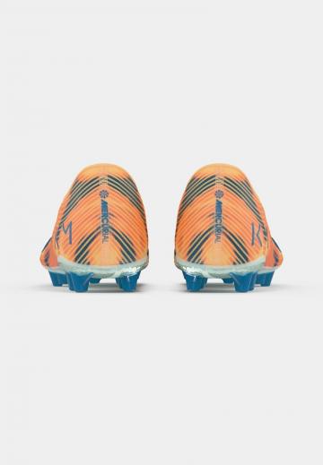 Футбольные бутсы