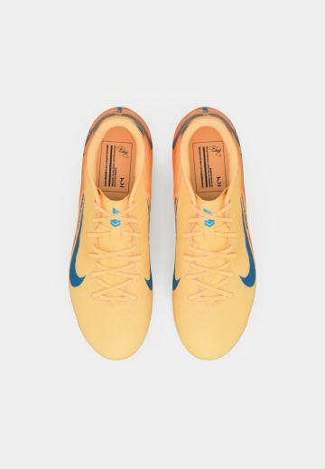 Футбольные бутсы