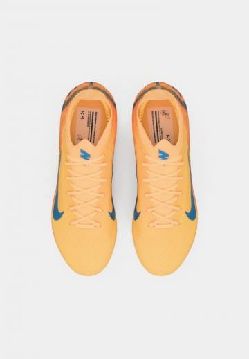 Футбольные бутсы