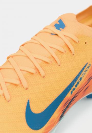 Футбольные бутсы