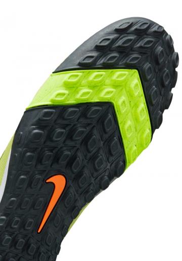 Футбольные бутсы