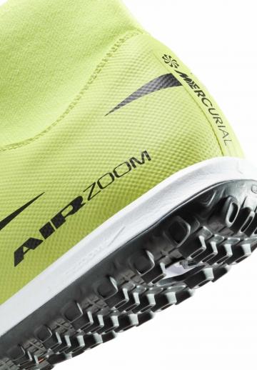 Футбольные бутсы