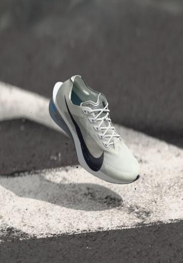 Беговые кроссовки