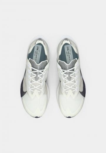 Беговые кроссовки