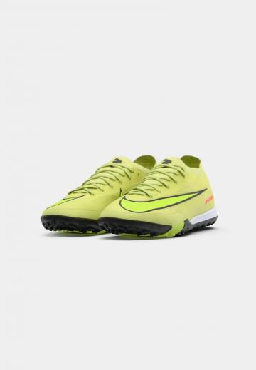 Футбольные бутсы