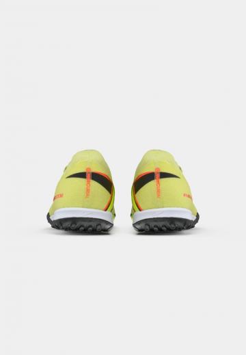 Футбольные бутсы