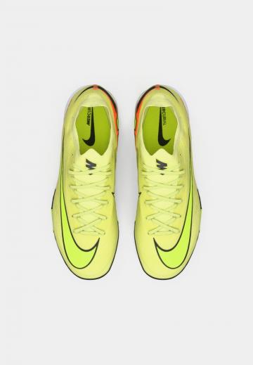 Футбольные бутсы