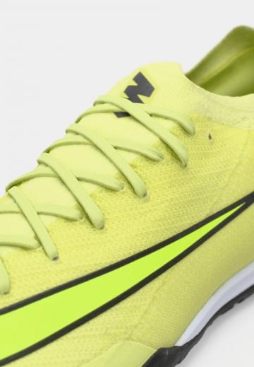 Футбольные бутсы