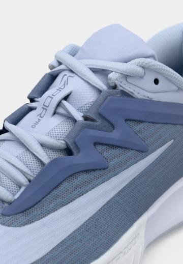 Теннисные кроссовки