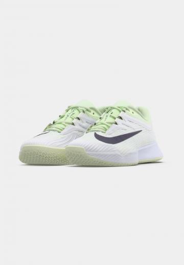 Теннисные кроссовки