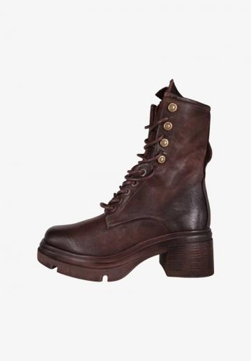 Ботинки на шнуровке