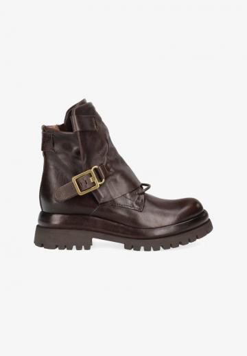 Ботинки на шнуровке