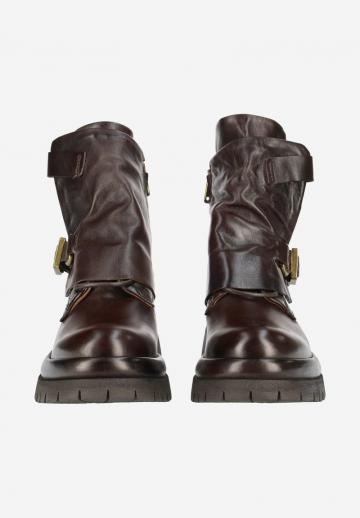 Ботинки на шнуровке