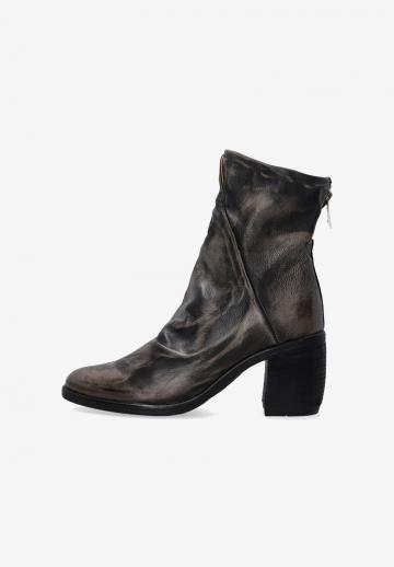 Полусапожки на высоком каблуке