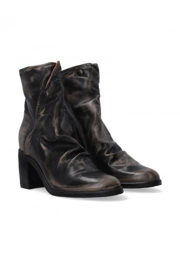 Полусапожки на высоком каблуке