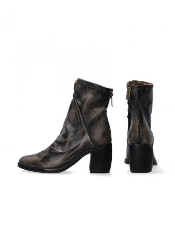 Полусапожки на высоком каблуке