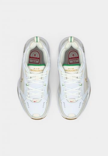 Тренировочные кроссовки