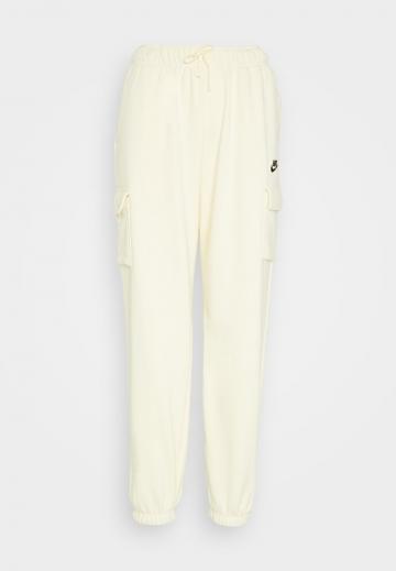 Брюки с накладными карманами