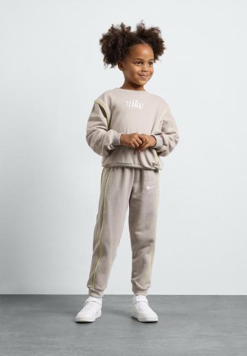 Набор одежды