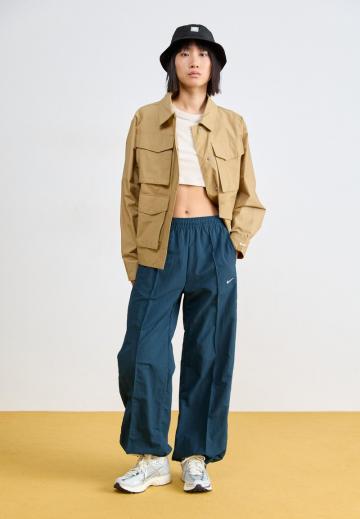 Блейзер с накладными карманами