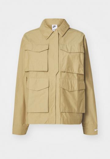 Блейзер с накладными карманами