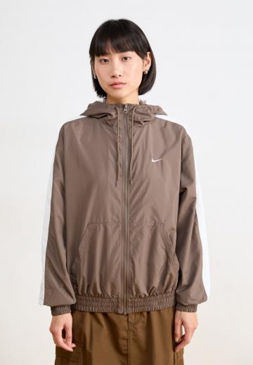 Спортивная куртка