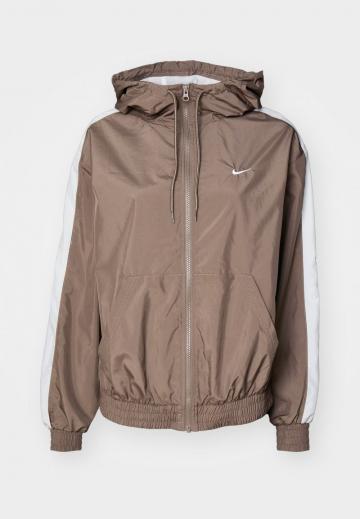 Спортивная куртка