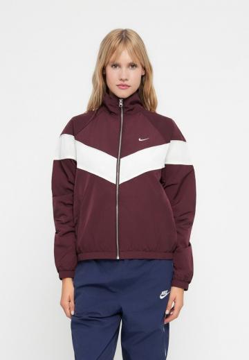 Спортивная куртка