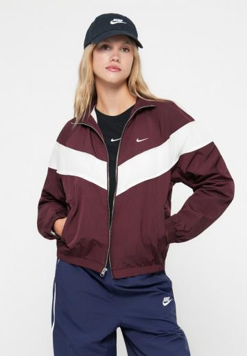 Спортивная куртка