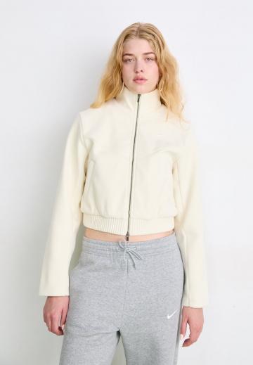 Короткая куртка