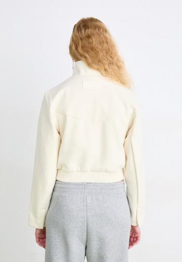 Короткая куртка