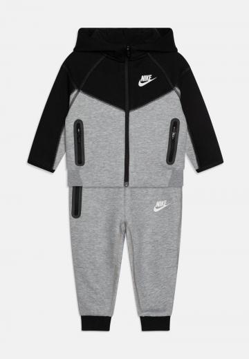 Набор одежды