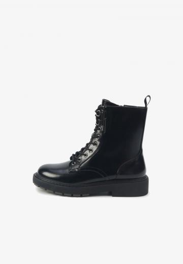 Ботинки на шнуровке