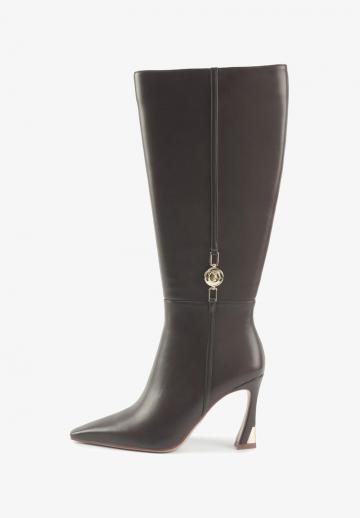 Высокие сапоги