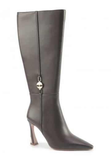 Высокие сапоги