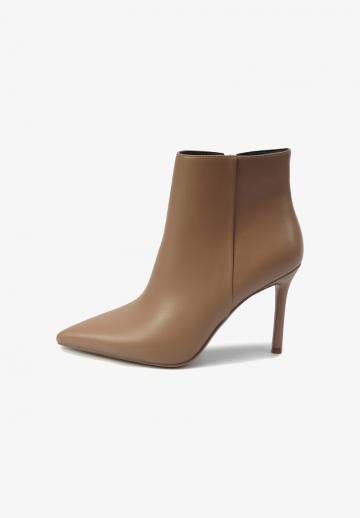 Высокие сапоги