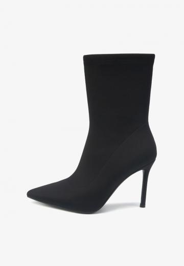 Высокие сапоги