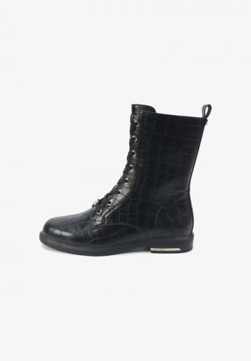 Ботинки на шнуровке