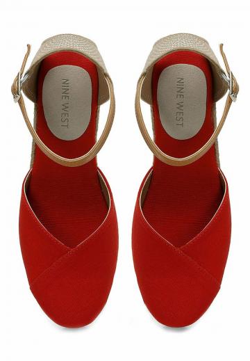 Туфли на танкетке