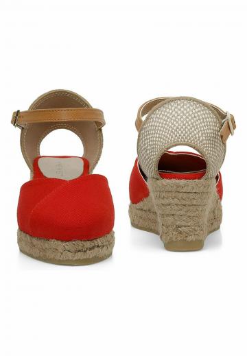 Туфли на танкетке