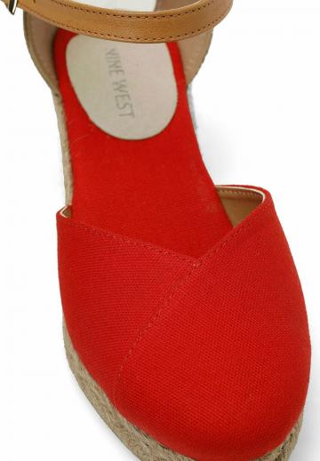 Туфли на танкетке