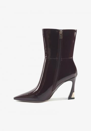 Высокие сапоги