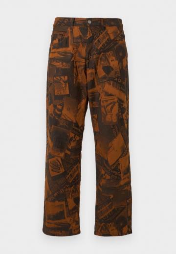 Прямые джинсы