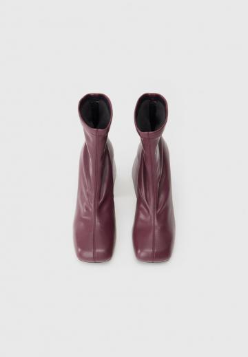 Высокие сапоги